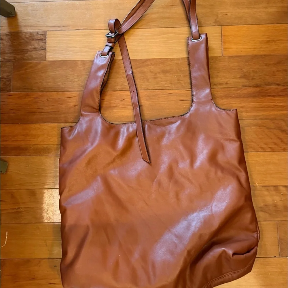 Zara faux leather handbag, adjustable straps, and very roomy.
